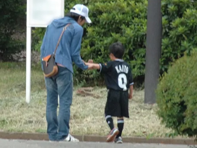 櫻井海音の生い立ち。学歴とサッカー留学。父は桜井和寿で母は吉野美佳